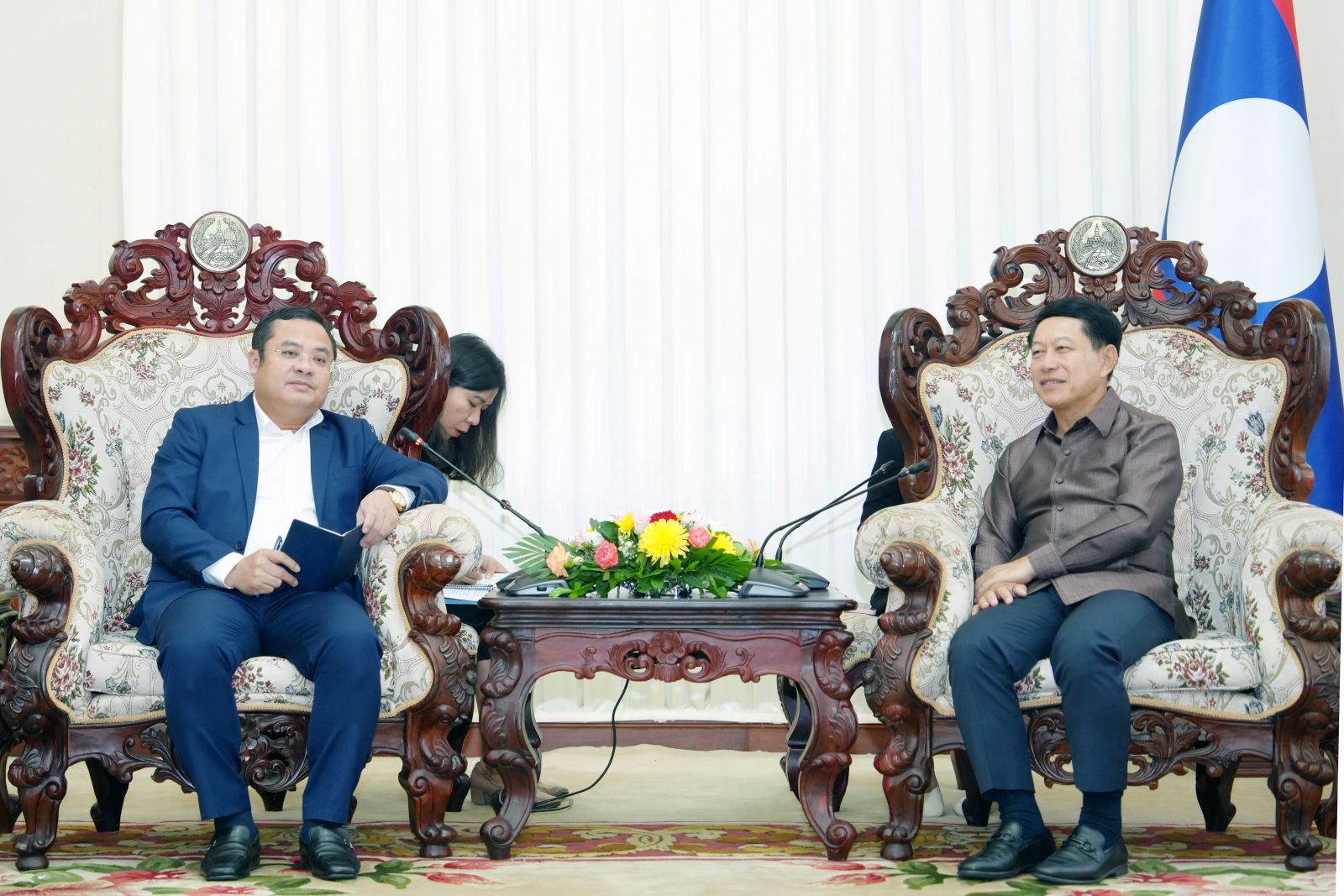  Chủ tịch Hội đồng thành viên Tập đoàn Hóa chất Việt Nam làm việc cùng Phó Thủ tướng CHDCND Lào Saleumxay Kommasith