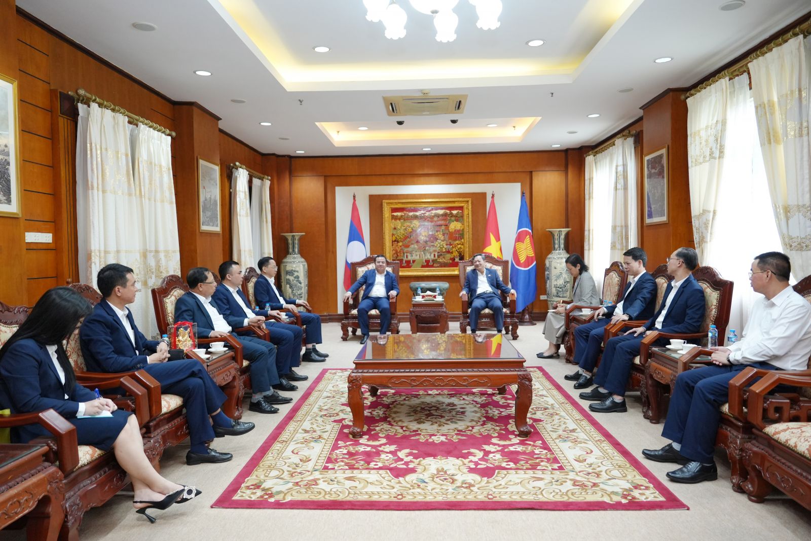 Đoàn công tác Tập đoàn Hóa chất Việt Nam làm việc cùng Đại sứ Đặc mệnh toàn quyền nước CHXHCN Việt Nam tại CHDCND Lào