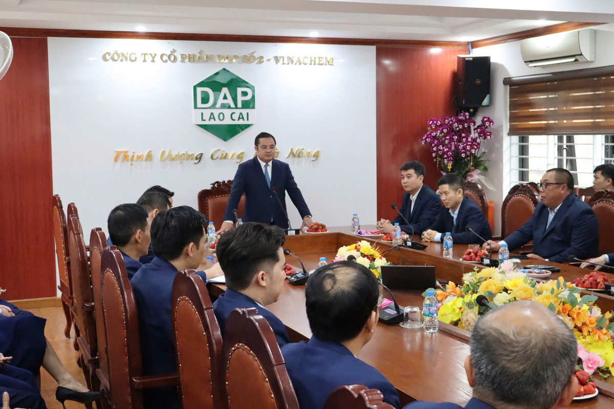 Đồng chí Bí thư Đảng ủy, Chủ tịch HĐTV Vinachem thăm, chúc Tết Công ty CP DAP số 2 – Vinachem nhân dịp đầu Xuân 2026